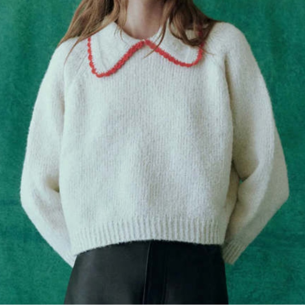 THE GREAT. Crochet Collar Pullover - soft white/cherry red